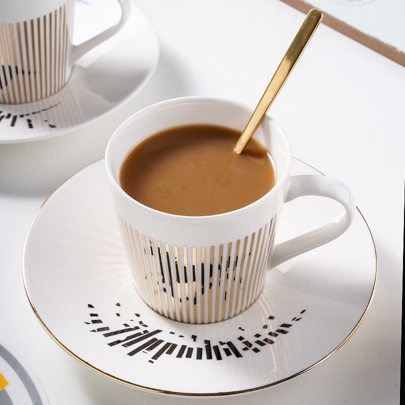 MirrorCupper™ – Reflektierende Designer-Kaffeetasse für stilbewusste Genießer