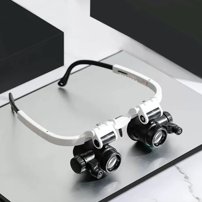 Professional Magnifying Glasses LED Illuminated 3-Level Magnification - Product showcase