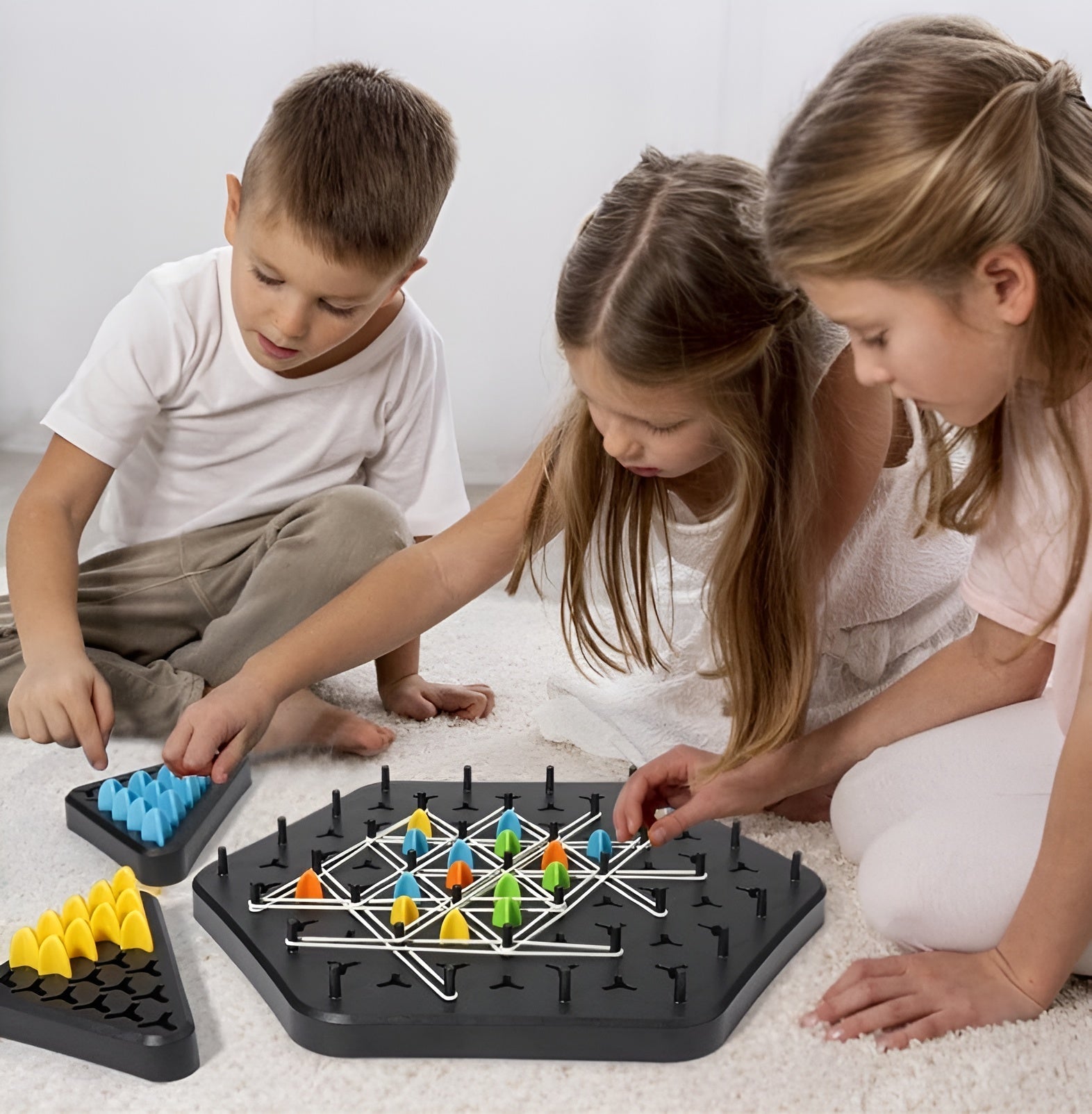 KnotFun™ - Dreieckiges Schachspiel aus Kettengliedern