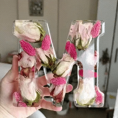Blumenlampe handgefertigt mit Trockenblumen in Harz