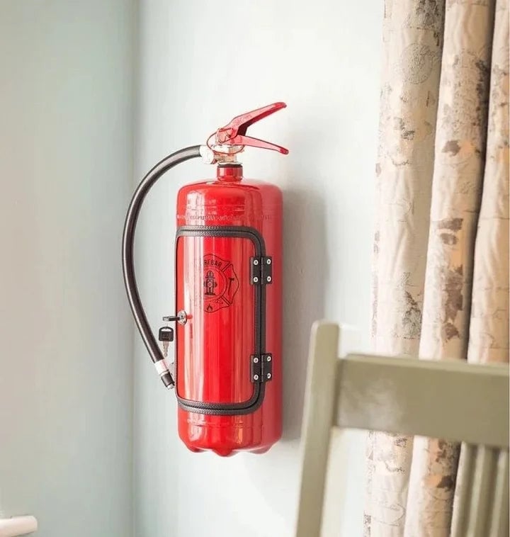 Feuerlöscher Mini-Bar Metall | Abschließbar mit Schlüssel oder Riegel | Ausgefallenes Geschenk für Herren zum Geburtstag 4