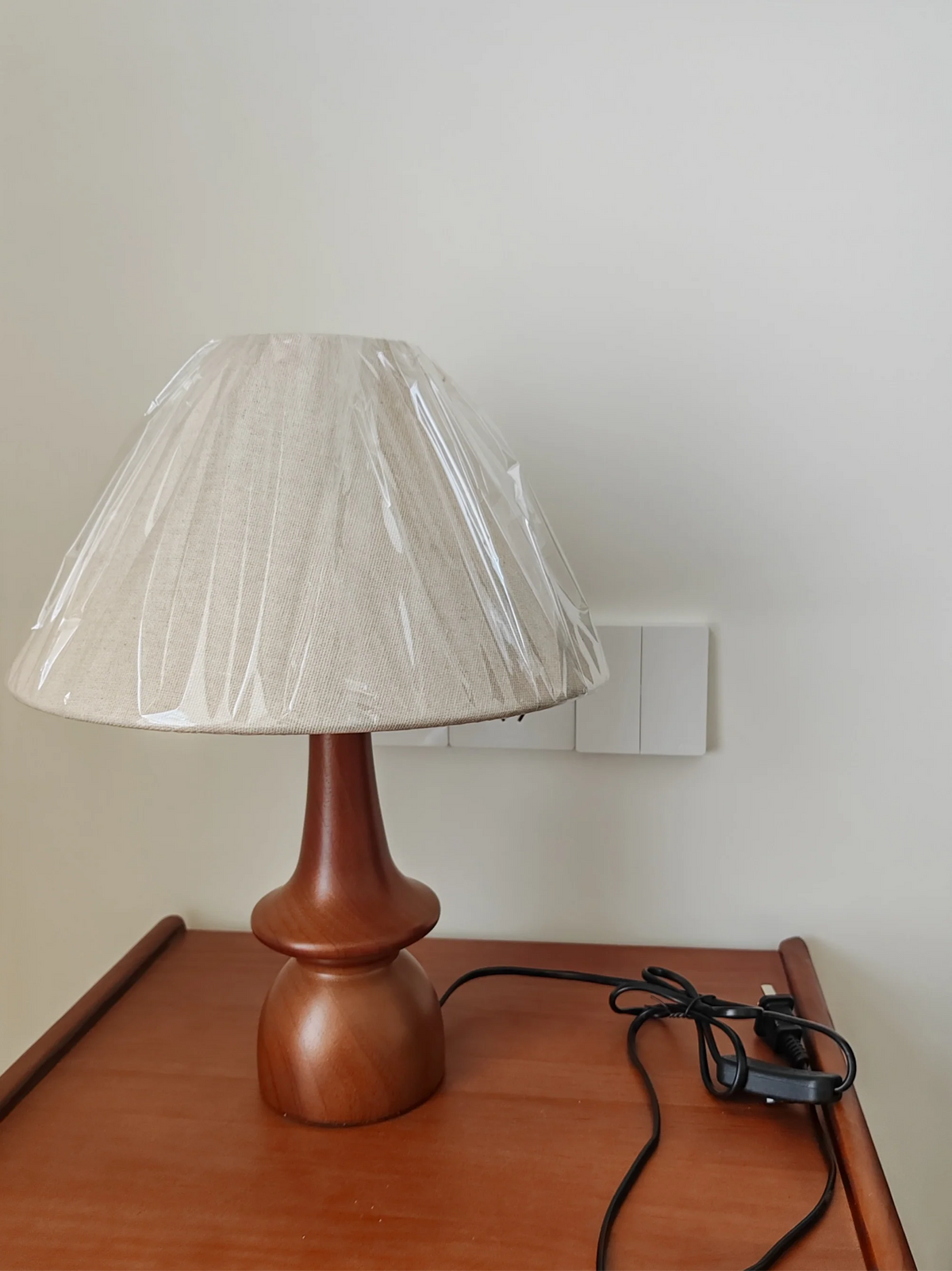 Tischlampe Massivholz Walnuss Nachttisch Wohnzimmer mit Glasschirm