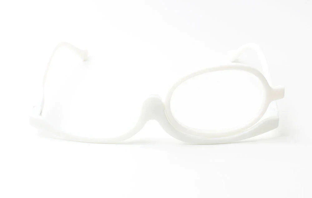 LunaGlasses™ – Schmink-Lesebrille für Präzision und Stil