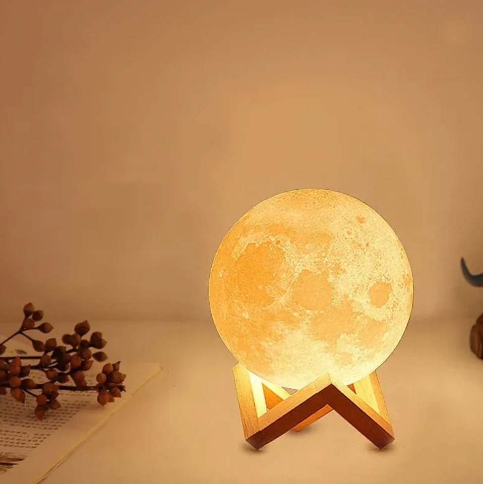 LED Mondlampe Kunststoff 15/22 cm | Weiß mit Holzständer | 16 Farben, Fernbedienung, kabellos & USB-aufladbar für zuhause 8