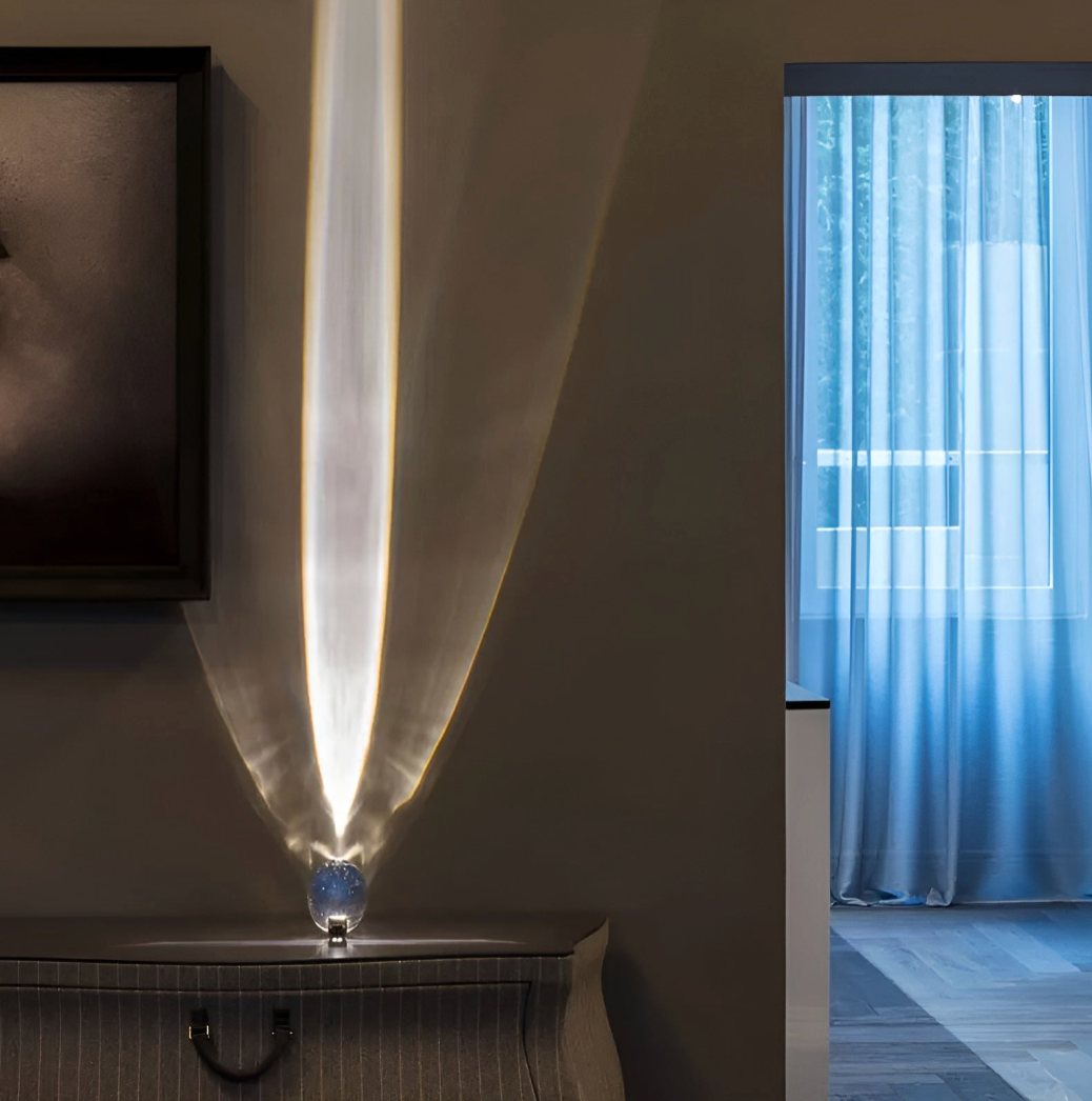 Projektionslampe mit Glas- und Metallgehäuse | Facettierte Kristalllinse | Sanftes Licht- und Schattenspiel an der Wand 11