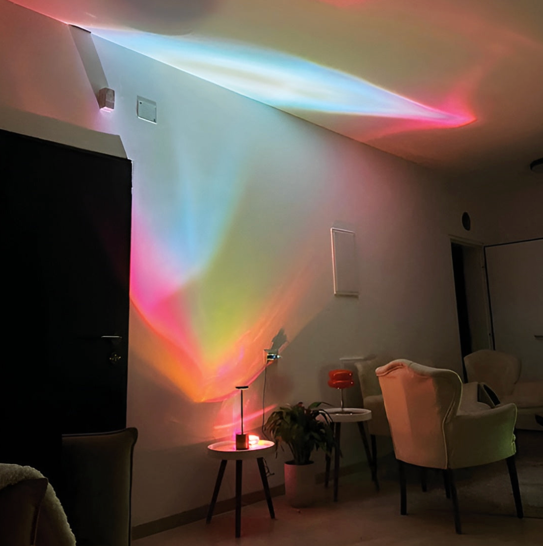 Projektionslampe mit Glas- und Metallgehäuse | Facettierte Kristalllinse | Sanftes Licht- und Schattenspiel an der Wand 4