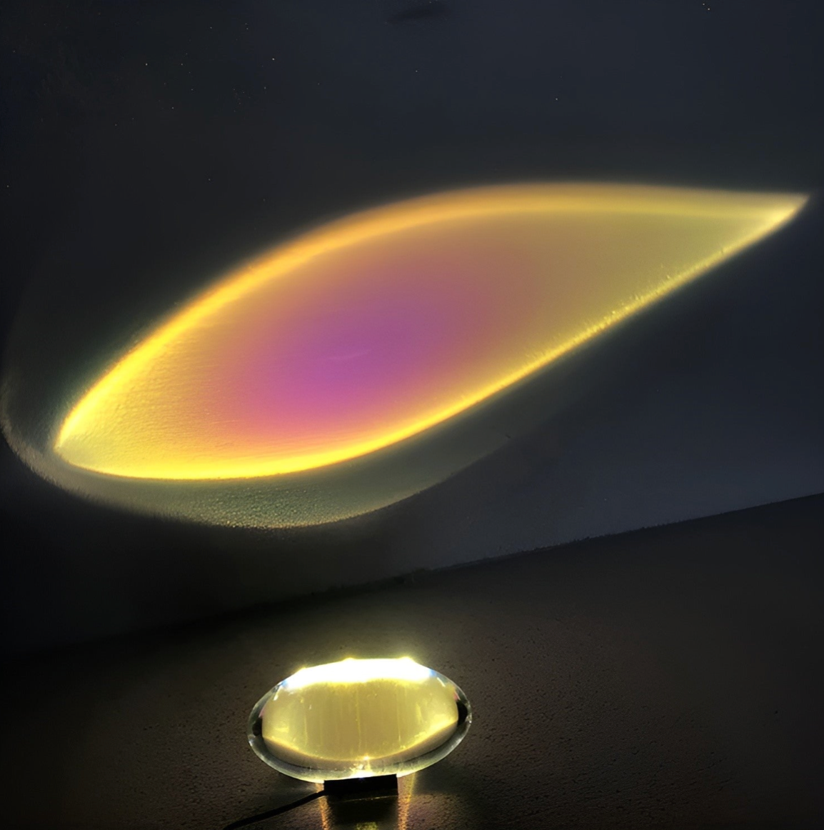Projektionslampe mit Glas- und Metallgehäuse | Facettierte Kristalllinse | Sanftes Licht- und Schattenspiel an der Wand 6