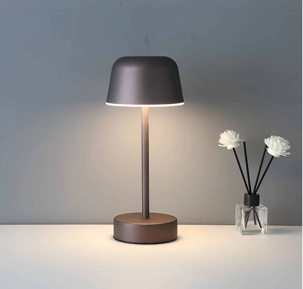 LED-Tischlampe Kunststoff 15 x 15 x 30 cm | Retro-Design, 5 Farben | Kabellos mit 12 Stunden Akkulaufzeit und USB-Ladung 7