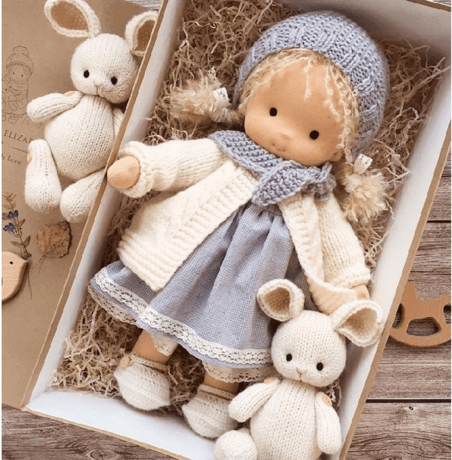 Handgefertigte Stoffpuppe aus Baumwolle | Weiches, minimalistisches Design | Fördert Fantasie und Geborgenheit 3