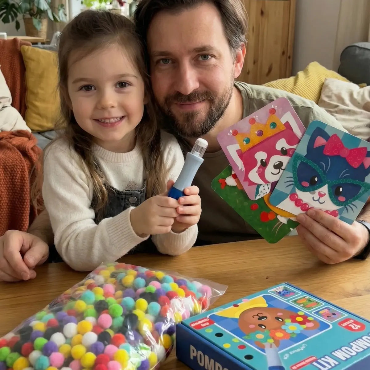 Pompon-Bastelset 600 Stück | Bunte Farbmischung, verschiedene Größen | Fördert Kreativität und Feinmotorik bei Kindern 2