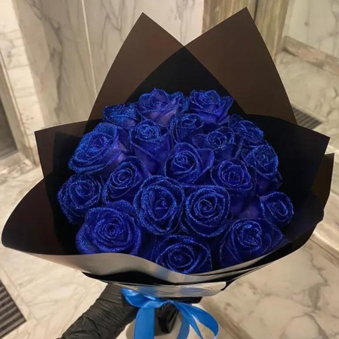 Luksuriøs glitrende rose i strålende blå, ideel til elegant dekoration og gaveideer, på en neutral baggrund.