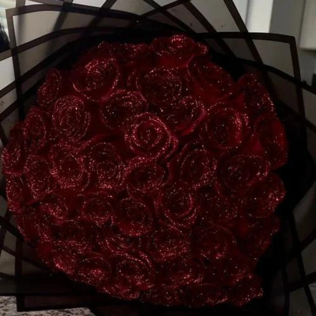 Luksuriøs glitrende rose i strålende blå, ideel til elegant dekoration og gaveideer, på en neutral baggrund.