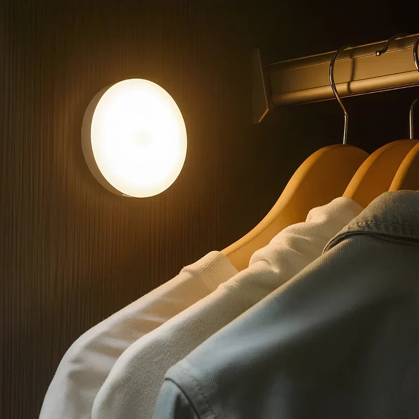 LED-Leuchte mit Bewegungssensor, ABS, 8,6 cm Durchmesser | Warmweiss | Kabellos mit USB-Ladeanschluss und Batteriebetrieb 3