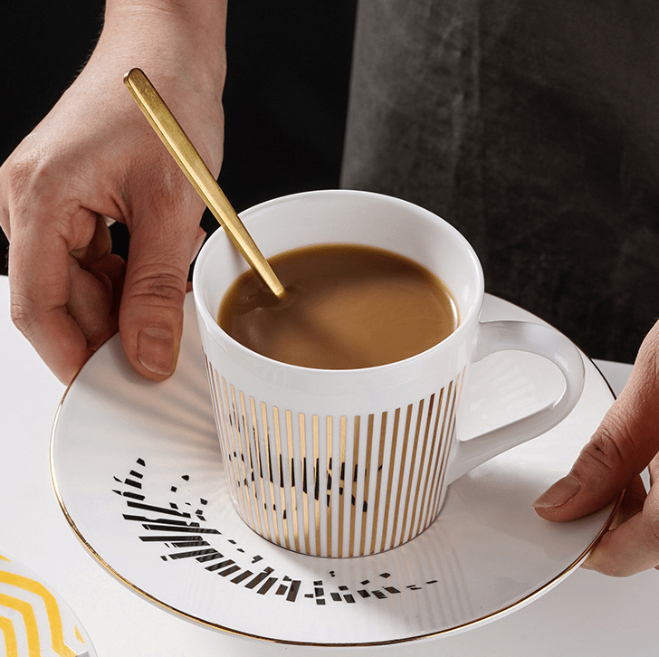 MirrorCupper™ – Reflektierende Designer-Kaffeetasse für stilbewusste Genießer