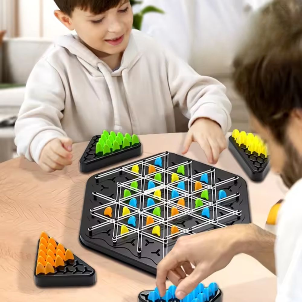 KnotFun™ - Dreieckiges Schachspiel aus Kettengliedern