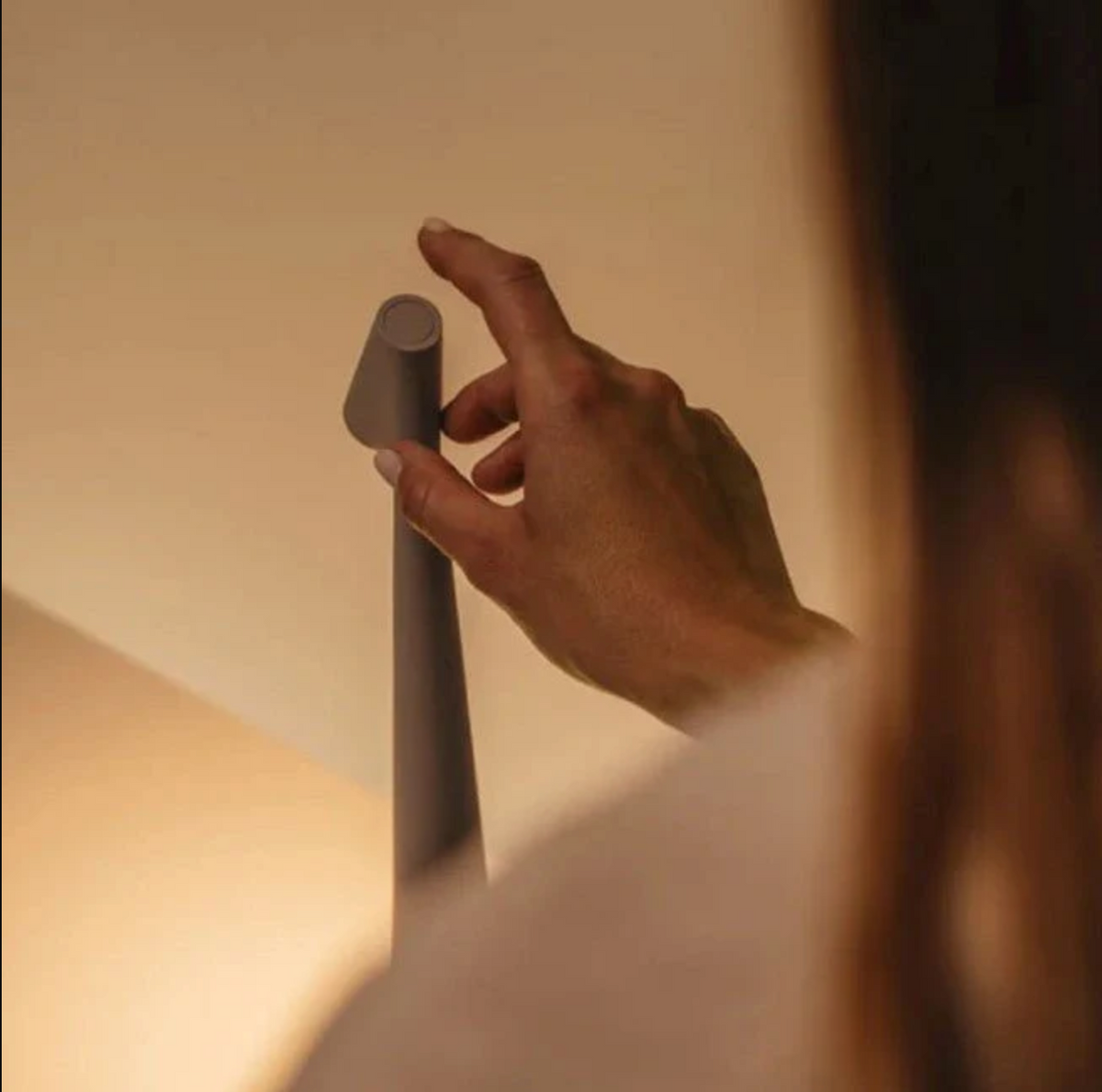Kabellose LED Tischlampe Aluminium | Touch-Dimmer 3 Stufen, USB-Akku | Bis zu 10 Stunden Leuchtdauer ohne Kabel 10