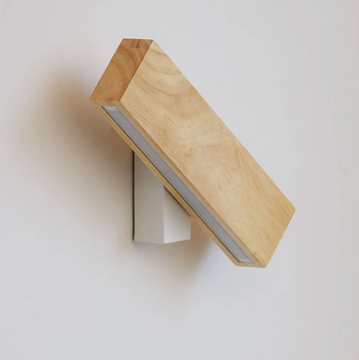 Holz-Wandleuchte mit LED-Lichtlinie | Massivholz, Montage in jeder Ausrichtung | Ideal für Schlafzimmer, Flur & Treppenhaus 4
