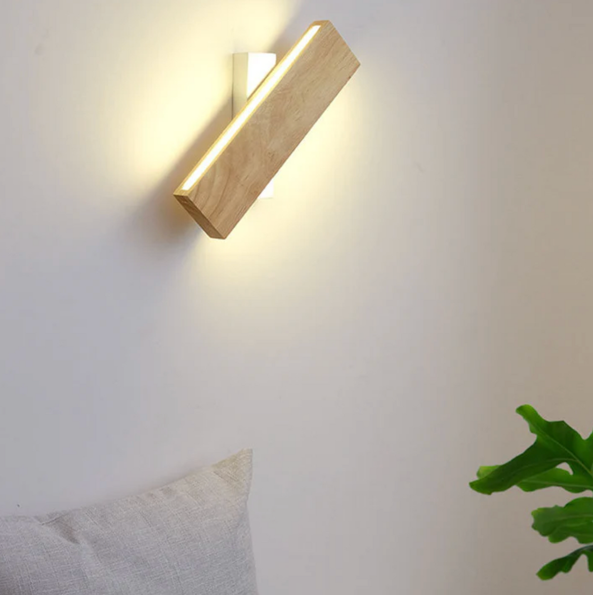 Holz-Wandleuchte mit LED-Lichtlinie | Massivholz, Montage in jeder Ausrichtung | Ideal für Schlafzimmer, Flur & Treppenhaus 2