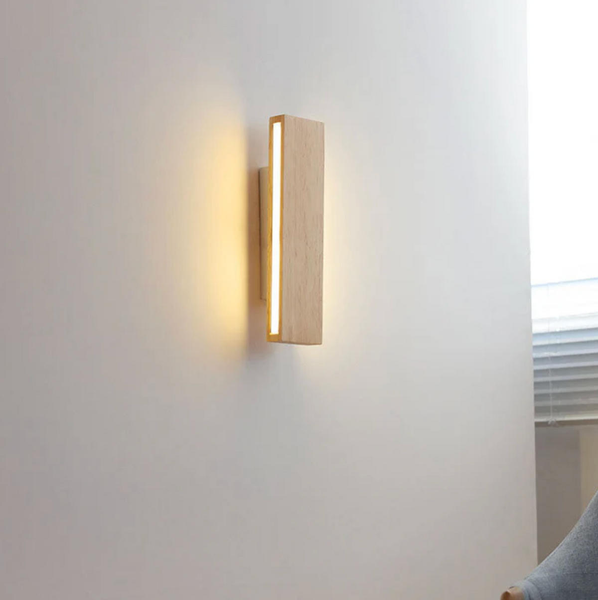 Holz-Wandleuchte mit LED-Lichtlinie | Massivholz, Montage in jeder Ausrichtung | Ideal für Schlafzimmer, Flur & Treppenhaus 1