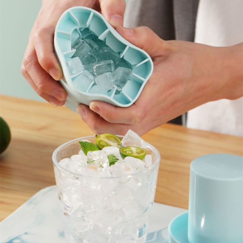 1+1 Gratis | IceFrozen™ – Tragbarer Silikon-Eiswürfelbereiter mit Deckel