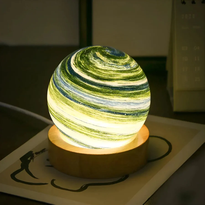 3D-Mini-Planetenlampe aus Glas und Holz | Stimmungsvolles Licht mit 3D-Effekt | Nachtlicht und Tischlampe für jeden Raum