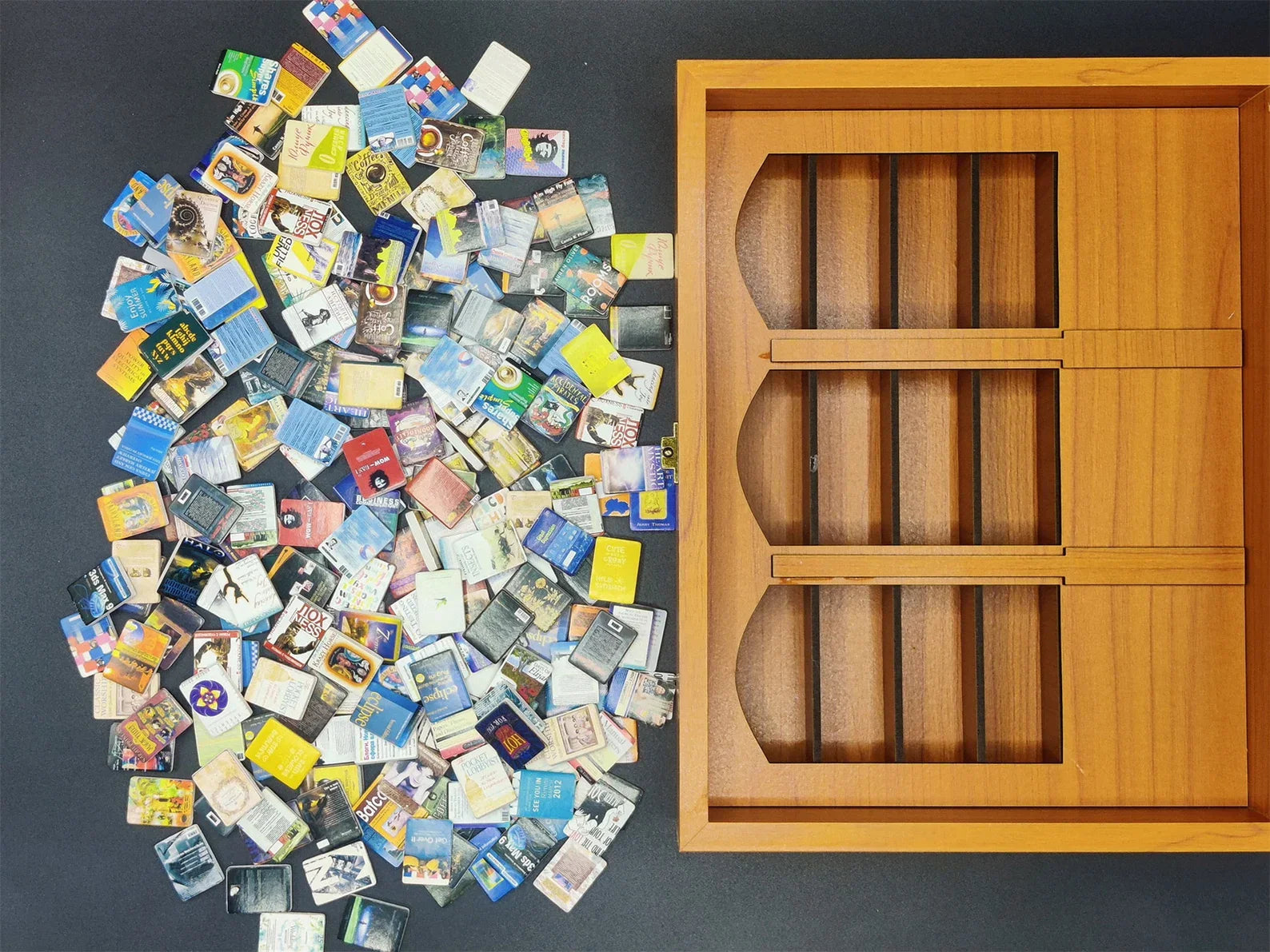 Shelfy™ - Angst Bücherregal - Schüttle deine Angst weg
