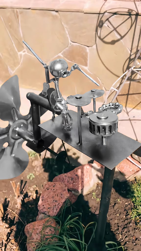 MetalDrum™ – Windgetriebener Rockband-Gartenspinner