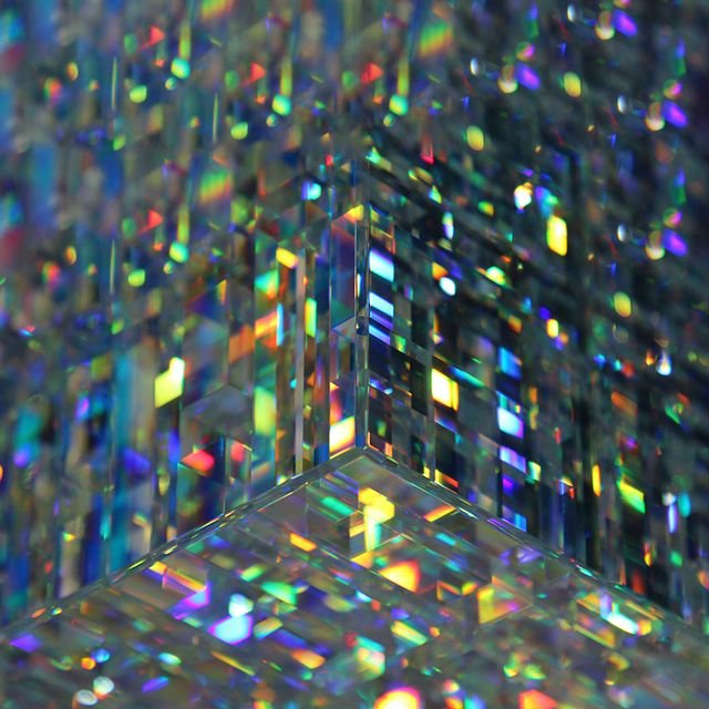 ChromaCube™ – Handgefertigter Kunstwürfel aus optischem Glas