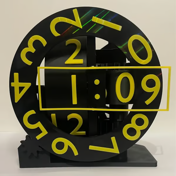 TriaxClock™ – Retro-Dreiachs-Numechron-Flip-Uhr