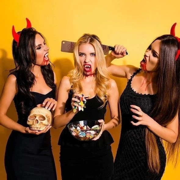 1+1 Gratis | VampFangs™ – Automatisch einziehbare Vampirzähne