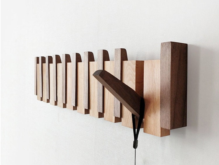 Wandgarderobe aus Holz | Einklappbare Haken im Klaviertasten-Design | Platzsparend, kratzschonend für Flur & Büro 4
