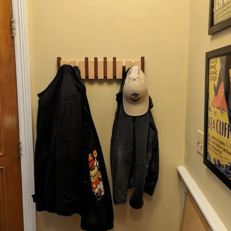 Wandgarderobe aus Holz | Einklappbare Haken im Klaviertasten-Design | Platzsparend, kratzschonend für Flur & Büro 9