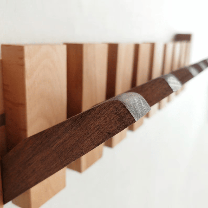 Wandgarderobe aus Holz | Einklappbare Haken im Klaviertasten-Design | Platzsparend, kratzschonend für Flur & Büro 6