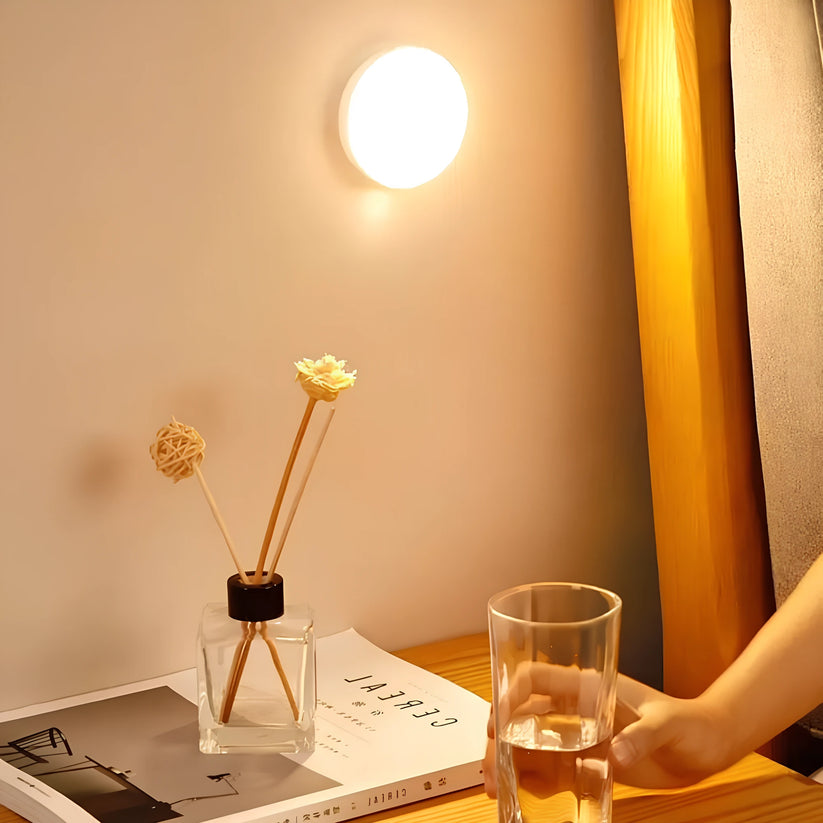 LED-Leuchte mit Bewegungssensor, ABS, 8,6 cm Durchmesser | Warmweiss | Kabellos mit USB-Ladeanschluss und Batteriebetrieb 4